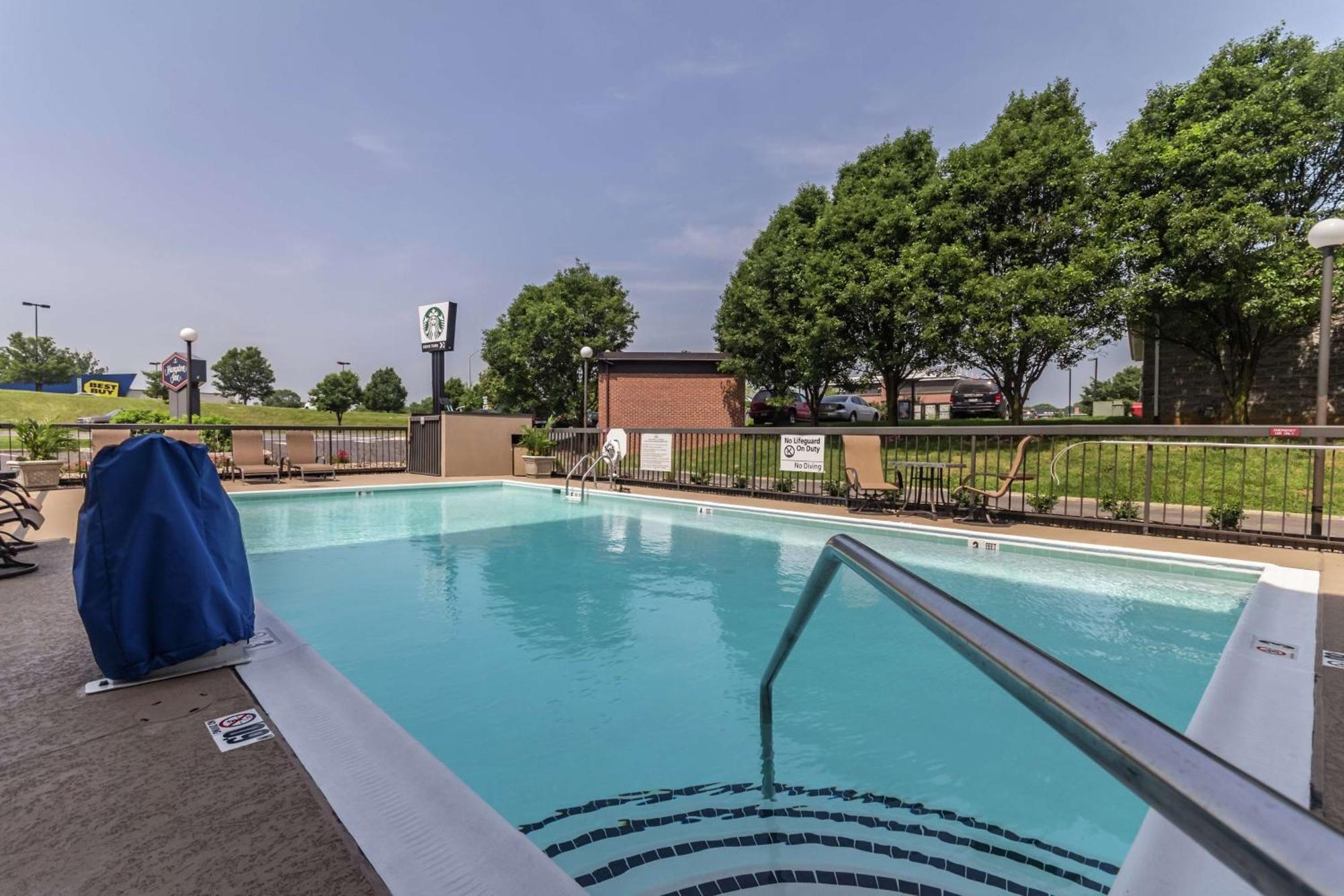 Hampton Inn Winchester-University/ Mall Esterno foto